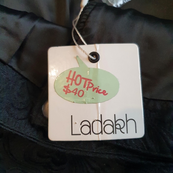 Ladakh black skirt with asymmetrical hemline and embossed pattern - size 12. - Picture 6 of 6